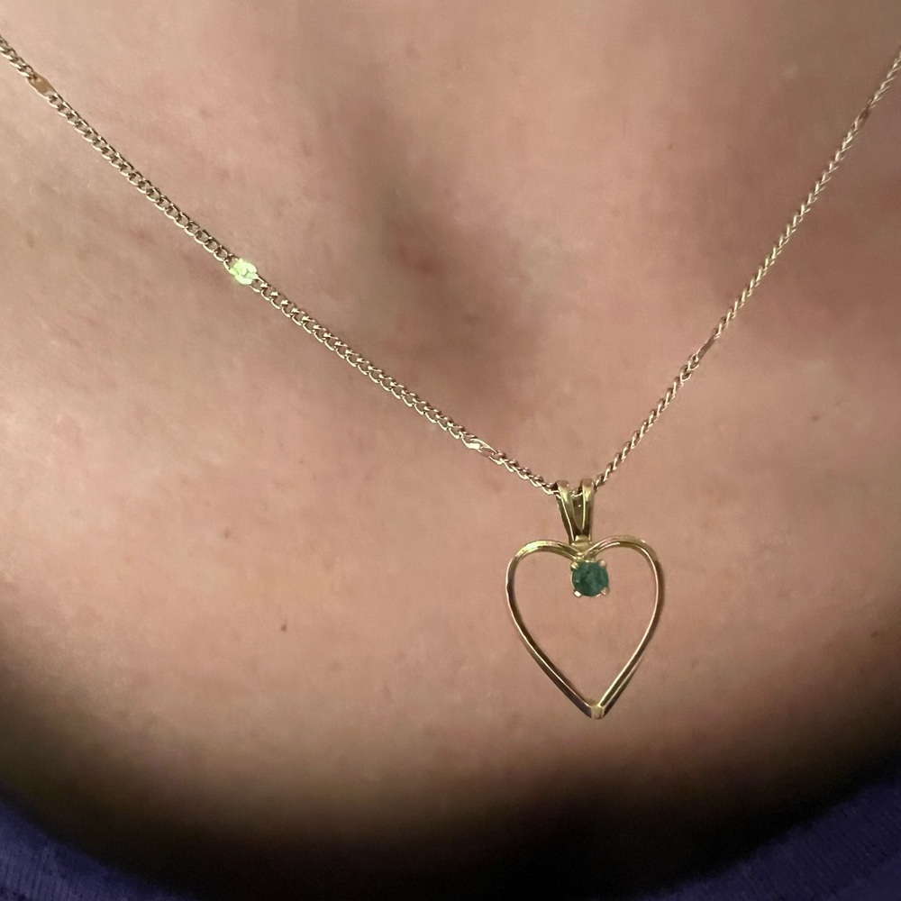 Vintage Winard Gold Heart Necklace with Green Gemstone